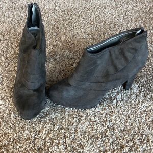 Mossimo gray suede heel booties
